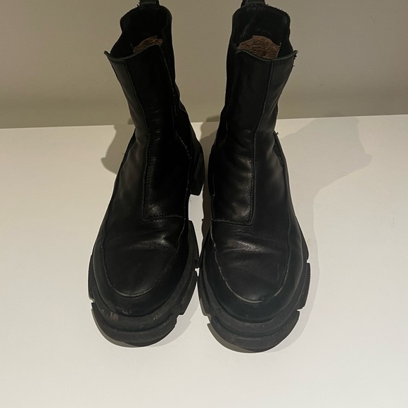 Vintage Lug Boots - Picture 2 of 2
